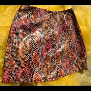 Size 4 cache mini faux skirt